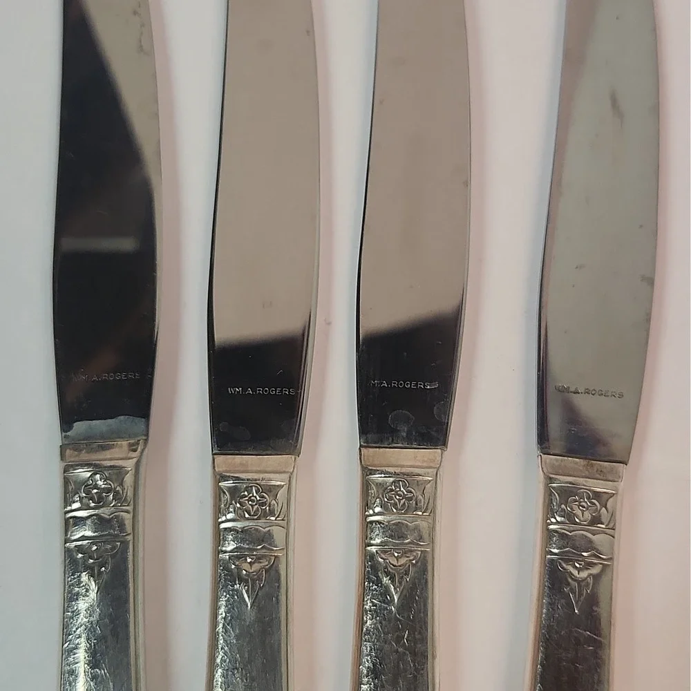 Wm A Rogers Oneida Harmony 1938 Silverplate Dinner Knives x 4 VTG